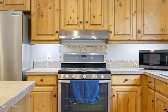 35310 S PINNACLE Place, Black Canyon City, AZ 85324