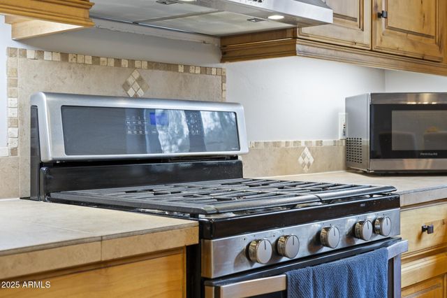 35310 S PINNACLE Place, Black Canyon City, AZ 85324