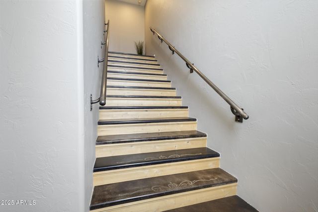 35310 S PINNACLE Place, Black Canyon City, AZ 85324