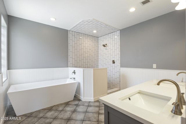 35310 S PINNACLE Place, Black Canyon City, AZ 85324