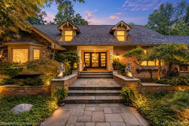 32870 Bingham Lane, Bingham Farms Village, MI 48025
