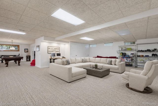 32870 Bingham Lane, Bingham Farms Village, MI 48025