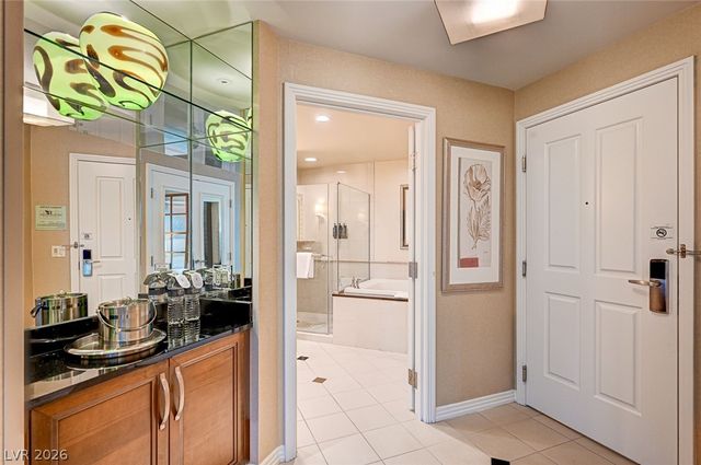 125 East Harmon Avenue 17807, Las Vegas, NV 89109