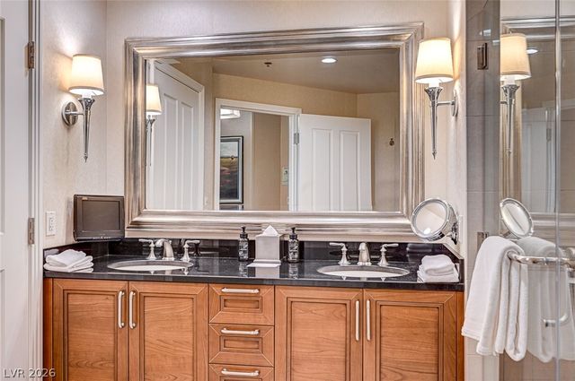 125 East Harmon Avenue 17807, Las Vegas, NV 89109