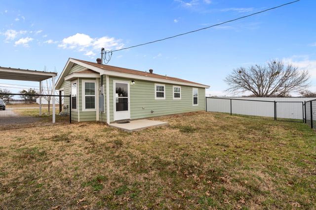 1070 E Reno Road, Reno, TX 76020