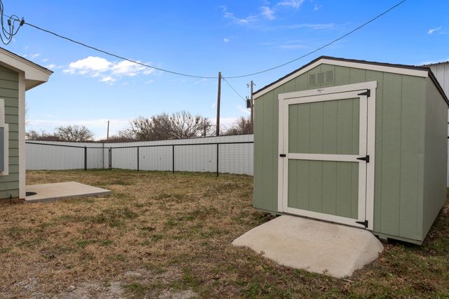 1070 E Reno Road, Reno, TX 76020