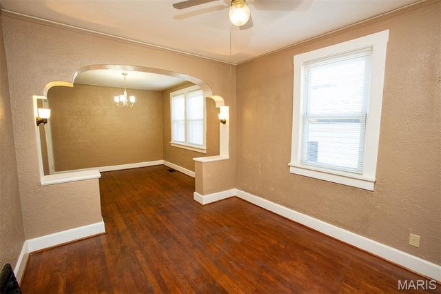 4470 Bingham Avenue, St Louis, MO 63116