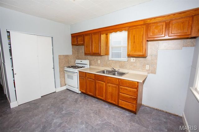 4470 Bingham Avenue, St Louis, MO 63116