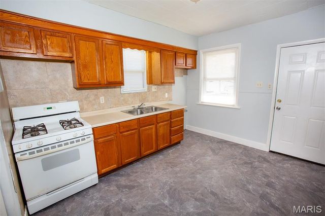 4470 Bingham Avenue, St Louis, MO 63116