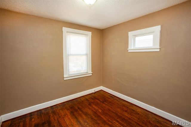 4470 Bingham Avenue, St Louis, MO 63116