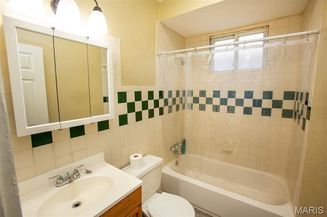 4470 Bingham Avenue, St Louis, MO 63116