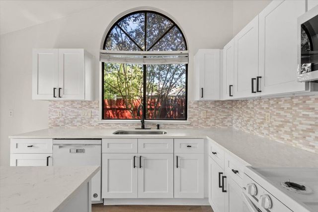 201 Susana LN, Georgetown, TX 78628