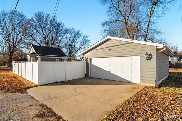 420 S Walnut Street, Trenton, IL 62293