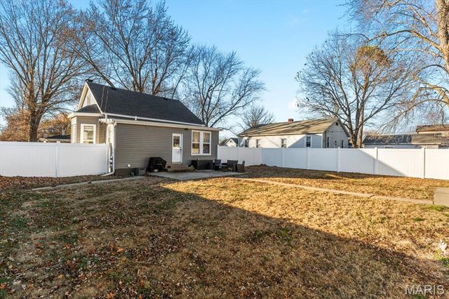 420 S Walnut Street, Trenton, IL 62293