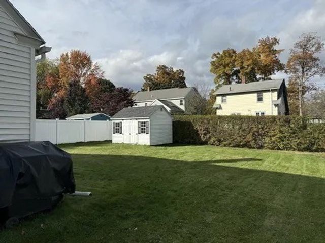 4 Benjamin Rd, Worcester, MA 01602