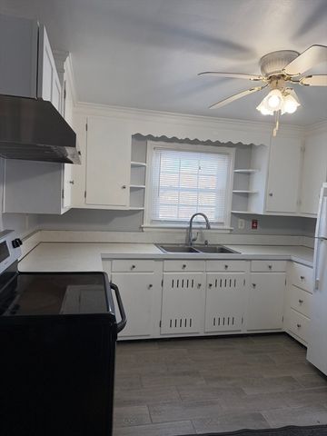 4 Benjamin Rd, Worcester, MA 01602