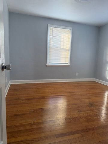 4 Benjamin Rd, Worcester, MA 01602