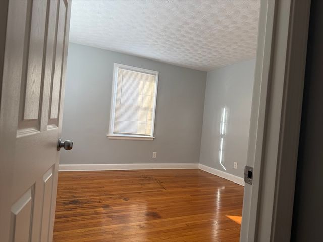 4 Benjamin Rd, Worcester, MA 01602