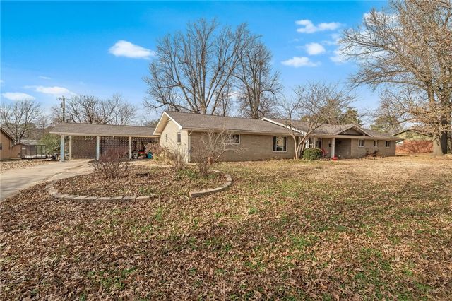 1106 Ranch Drive, Springdale, AR 72762