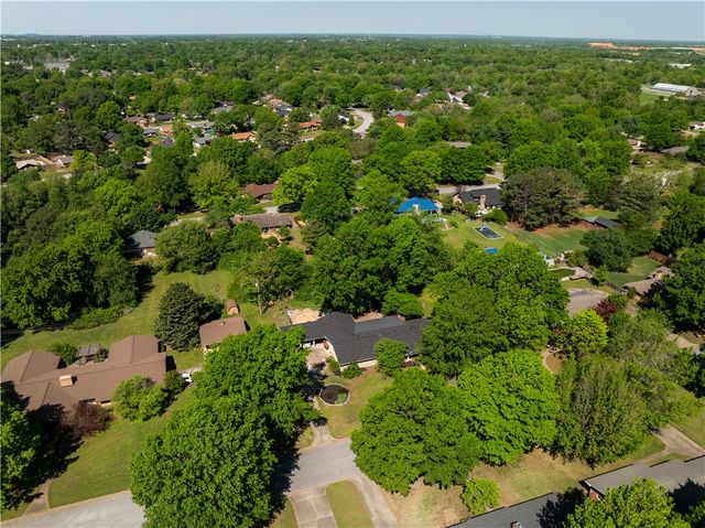 1106 Ranch Drive, Springdale, AR 72762