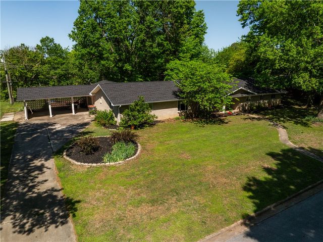 1106 Ranch Drive, Springdale, AR 72762