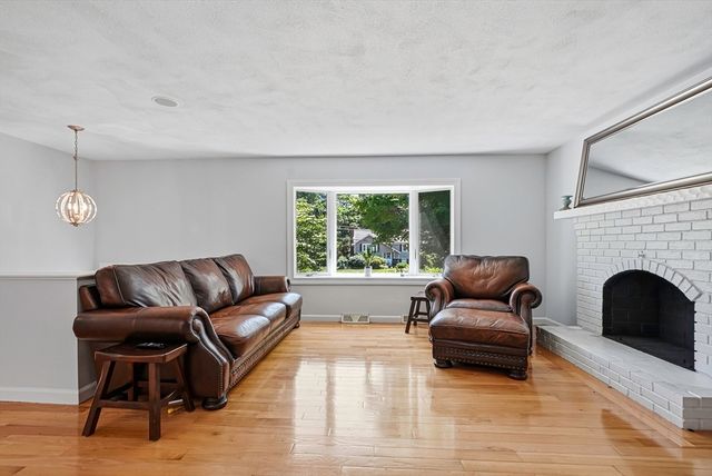 17 Eric Ln, North Attleboro, MA 02760