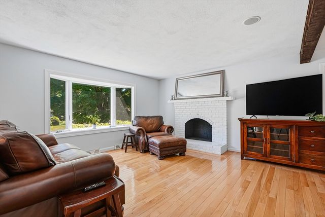17 Eric Ln, North Attleboro, MA 02760