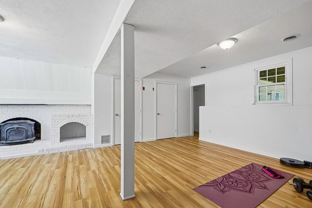 17 Eric Ln, North Attleboro, MA 02760