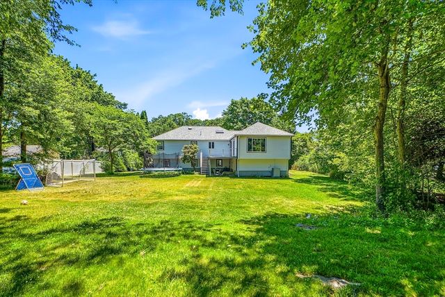 17 Eric Ln, North Attleboro, MA 02760