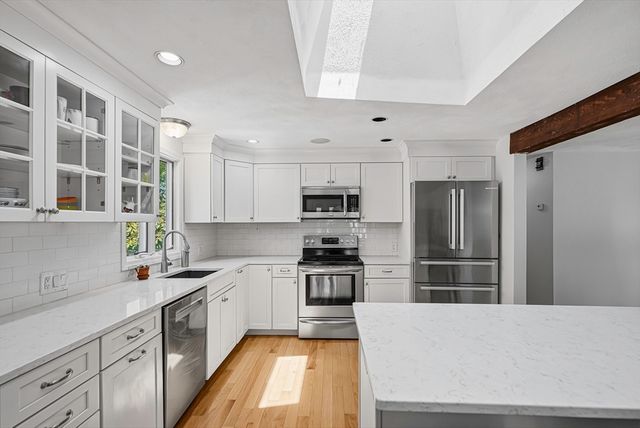17 Eric Ln, North Attleboro, MA 02760