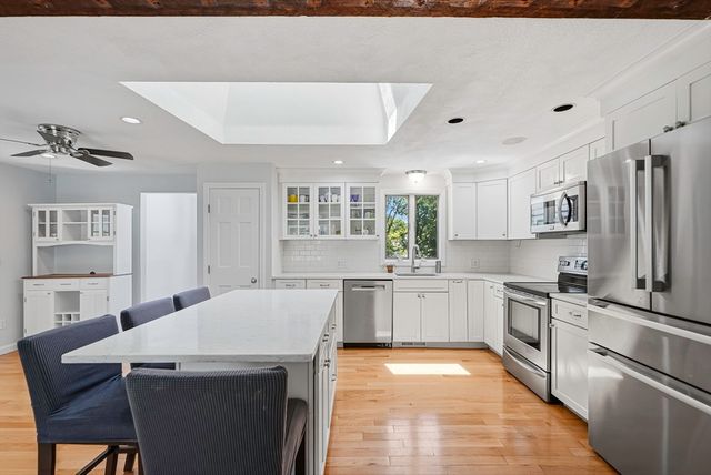 17 Eric Ln, North Attleboro, MA 02760