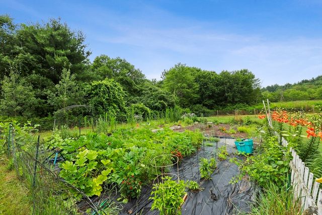 401 N Washington St, Belchertown, MA 01007