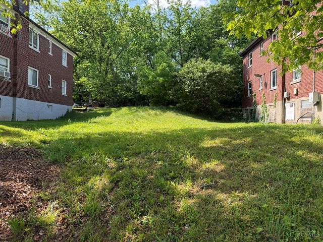3143 Bracken Woods Lane, Cincinnati, OH 45211