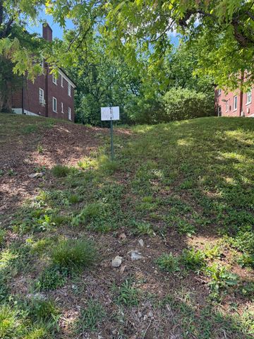 3143 Bracken Woods Lane, Cincinnati, OH 45211