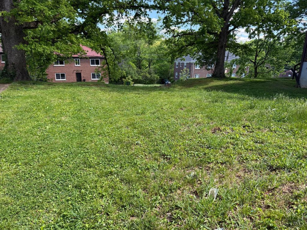 3143 Bracken Woods Lane, Cincinnati, OH 45211