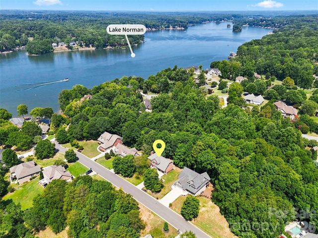 122 W Tattersall Drive, Statesville, NC 28677