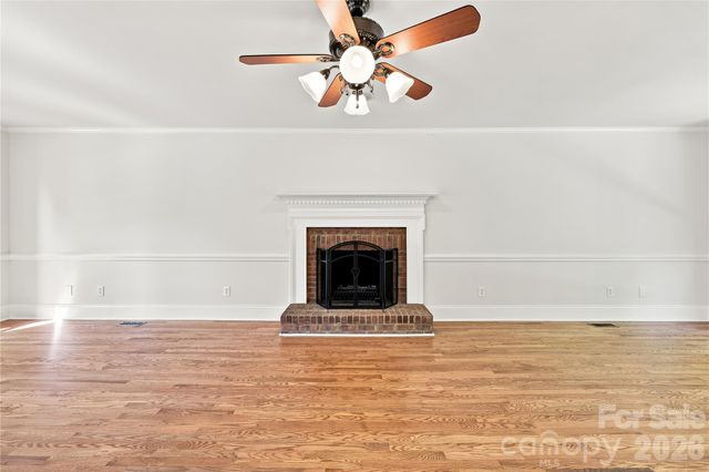 122 W Tattersall Drive, Statesville, NC 28677