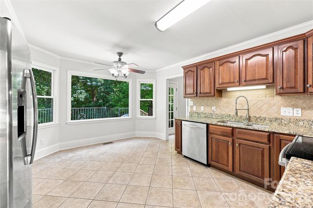 122 W Tattersall Drive, Statesville, NC 28677