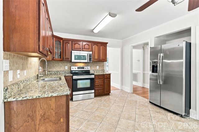 122 W Tattersall Drive, Statesville, NC 28677