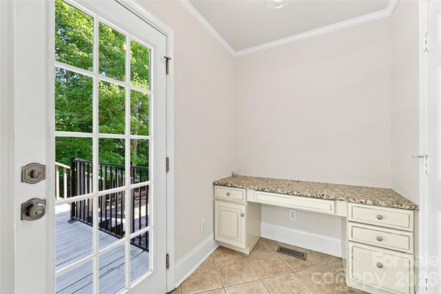 122 W Tattersall Drive, Statesville, NC 28677
