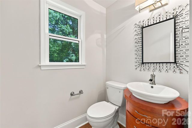 122 W Tattersall Drive, Statesville, NC 28677