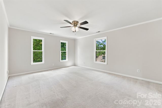 122 W Tattersall Drive, Statesville, NC 28677