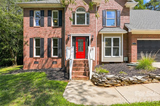 122 W Tattersall Drive, Statesville, NC 28677