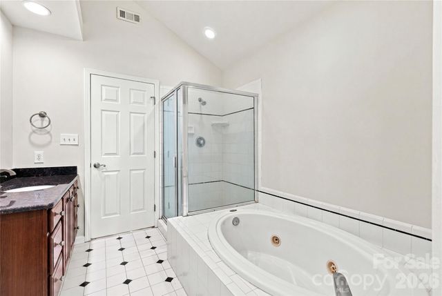 122 W Tattersall Drive, Statesville, NC 28677