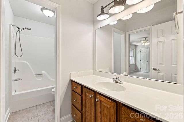 122 W Tattersall Drive, Statesville, NC 28677
