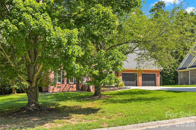 122 W Tattersall Drive, Statesville, NC 28677