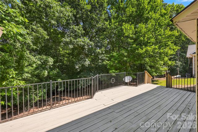 122 W Tattersall Drive, Statesville, NC 28677