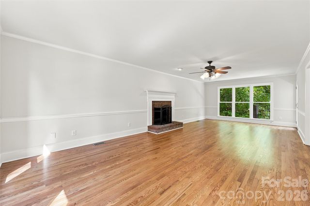 122 W Tattersall Drive, Statesville, NC 28677