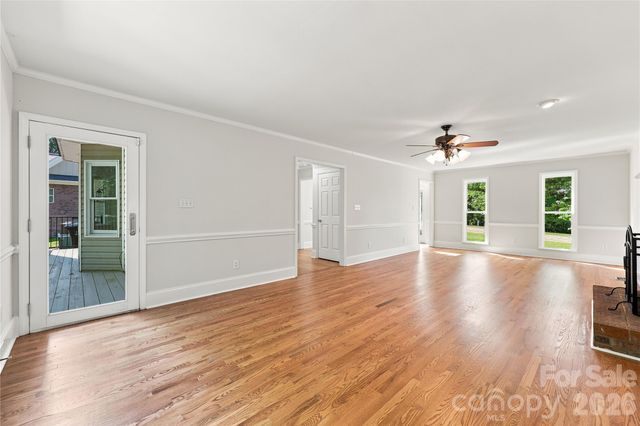 122 W Tattersall Drive, Statesville, NC 28677