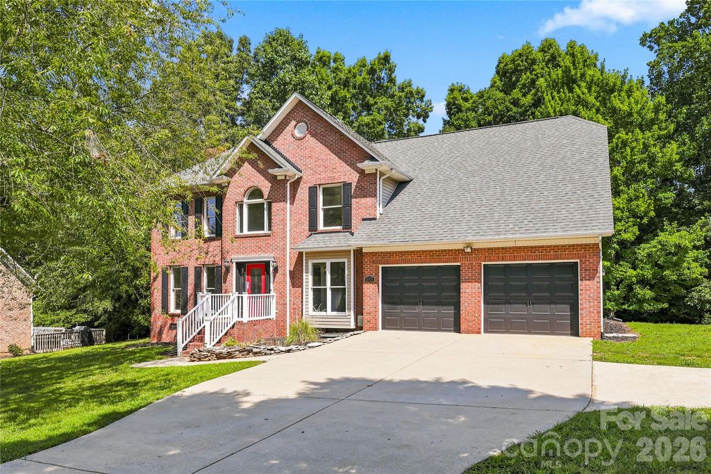 122 W Tattersall Drive, Statesville, NC 28677